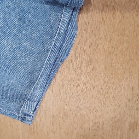 AMERICAN Eagle Pleated Mom Shorts - Picture 4 of 13